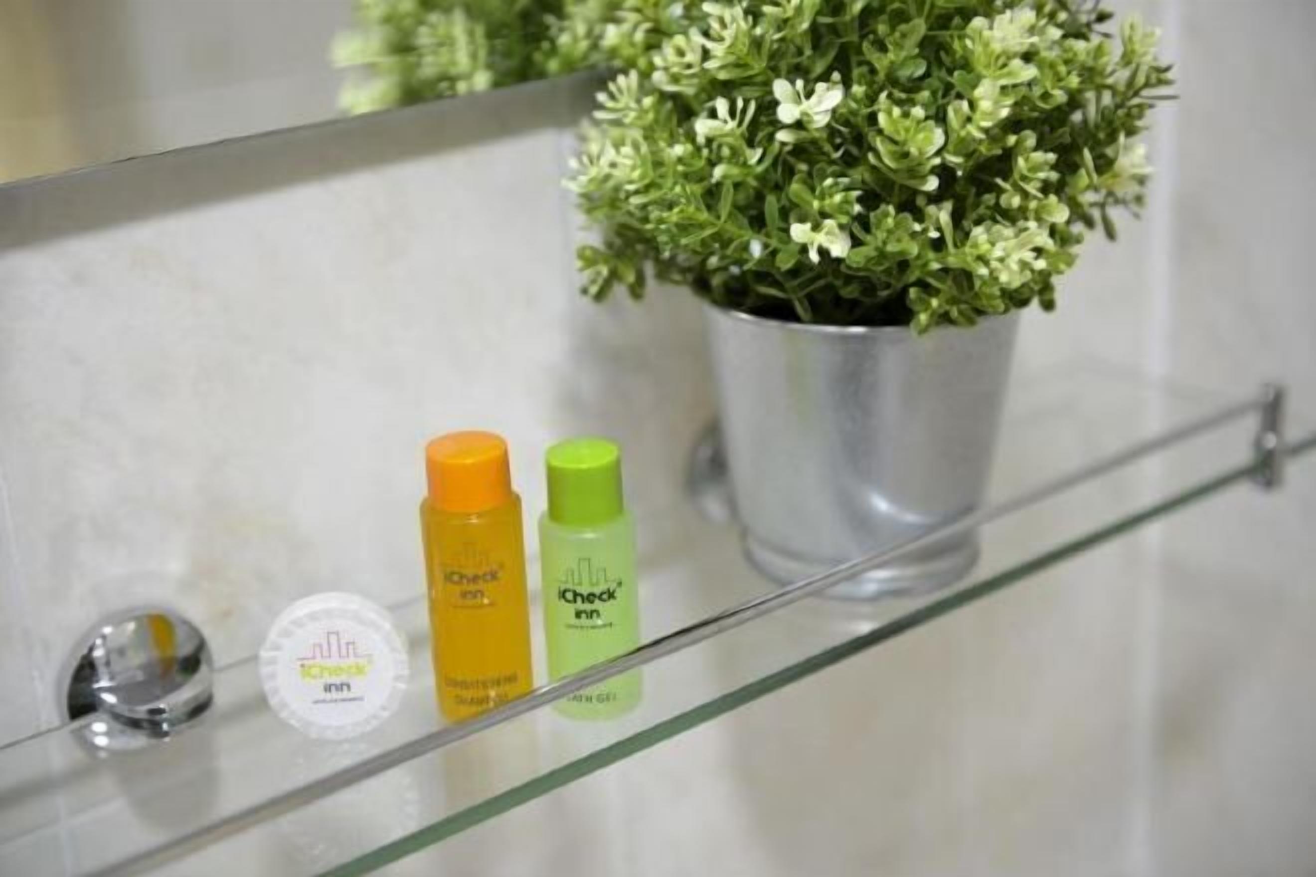 Amenidades de baño | Regadera, amenidades de baño gratuitas, toallas 