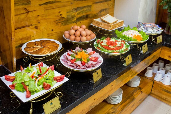 Buffet - Cannon Fort Cat Ba Hotel (Hai Phong)