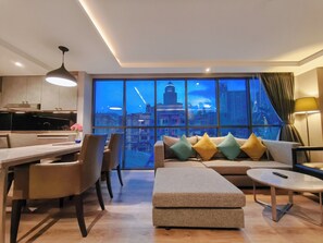 Grand Suite | 거실 공간 | LCD TV