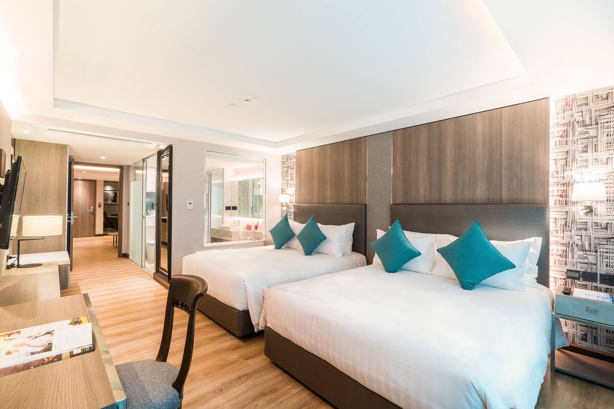 One Bedroom Executive Suite Twin Bed | 미니바, 객실 내 금고, 책상, 노트북 작업 공간