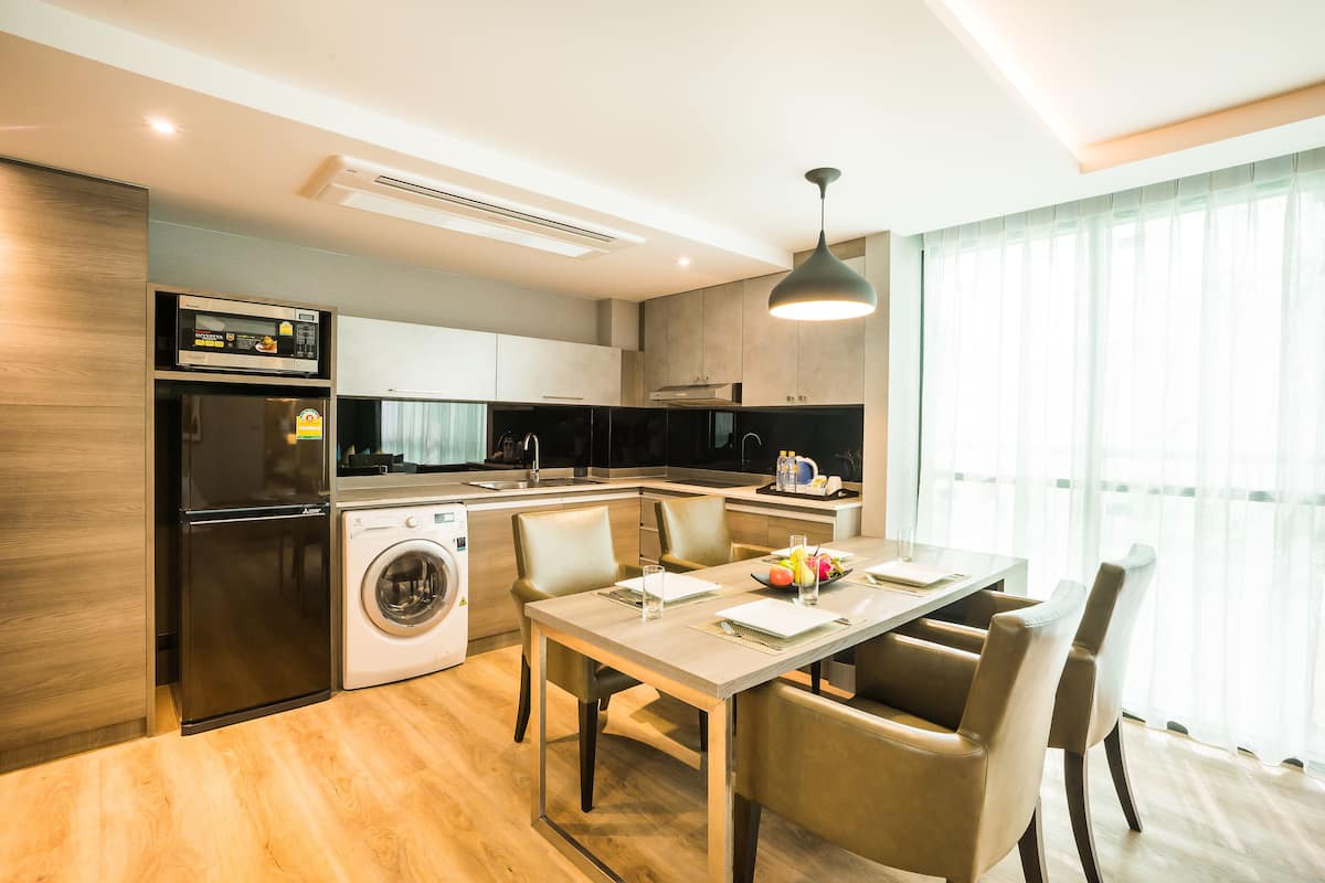 Grand Suite | Private kitchen | Fridge, microwave