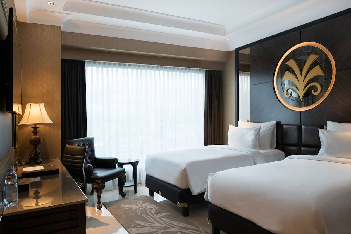 Kamar Twin Premier | 1 kamar tidur, seprai premium, minibar, dan brankas