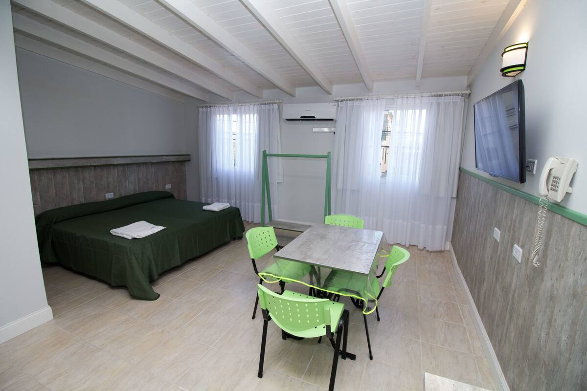 Yhden hengen premium-huone (Verde) | 1 makuuhuone, egyptinpuuvillaiset lakanat, ylelliset vuodevaatteet