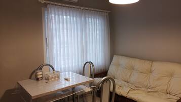 1 bedroom, Egyptian cotton sheets, premium bedding