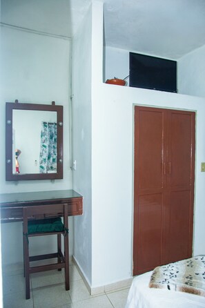 Double Room | 1 bedroom, in-room safe, desk, free WiFi