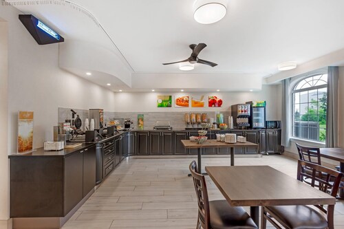 Quality Inn and Suites Oakville-Mississauga