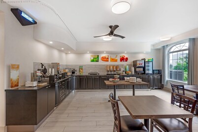 Quality Inn and Suites Oakville-Mississauga