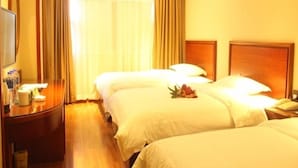 A hotel room with two beds, a desk, and a TV. - GreenTree Shell Shenzhen Henggang Wenti Square Xianle Road Hotel (Shenzhen)