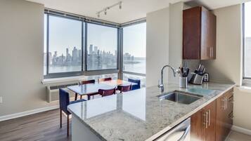 Apartment, 2 Bedrooms, City View | Private kitchen | Fridge, microwave, oven, stovetop