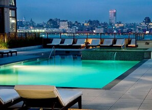 Rooftop pool - Deedee's Sky Rise Apartments at Newport (Jersey City)