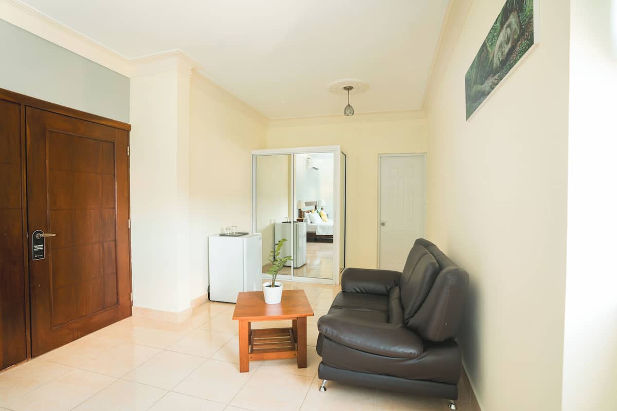 superior room, 1 king bed | in-room safe, desk, laptop workspace, blackout curtains