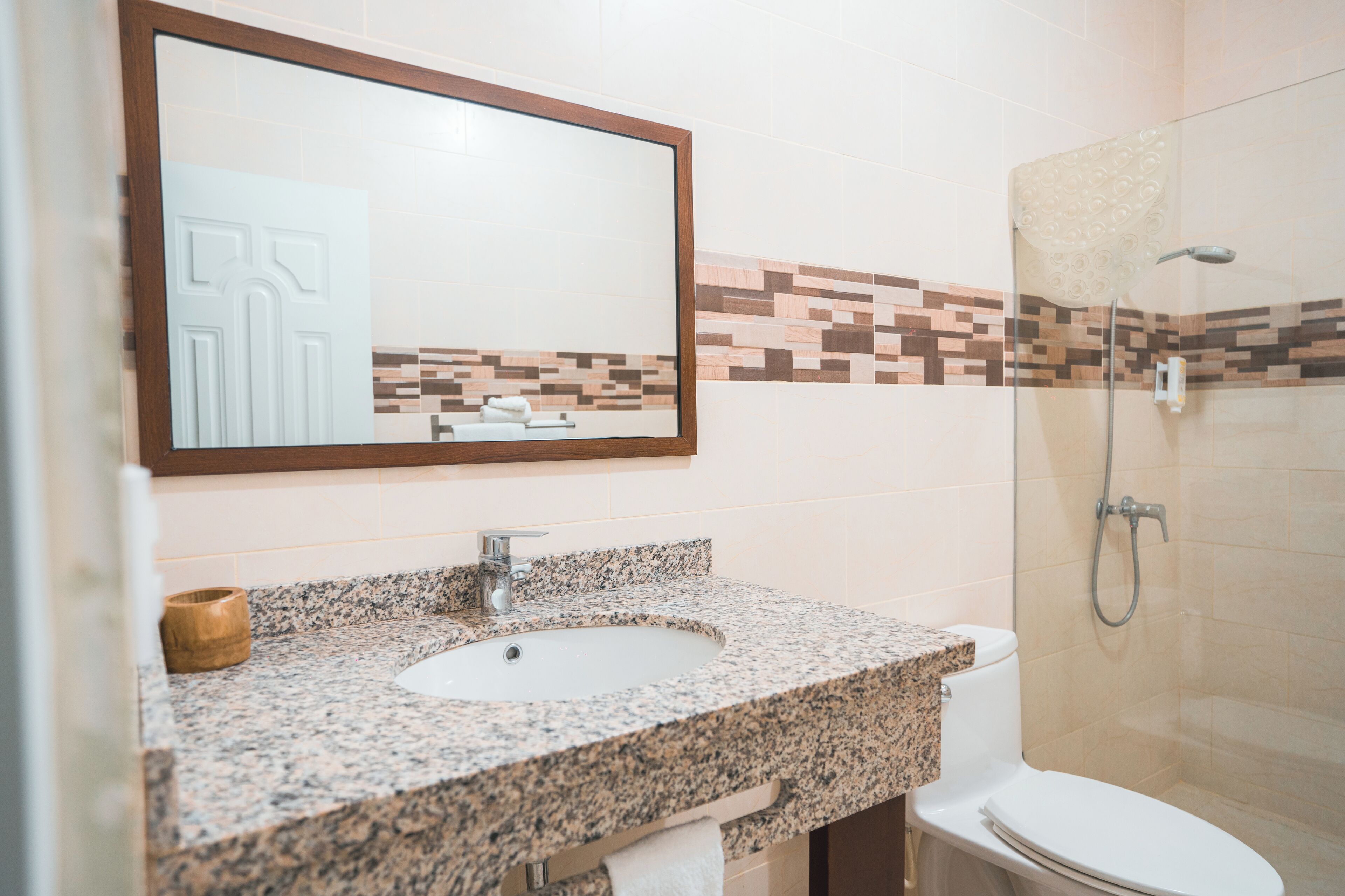 standard room | bathroom | shower, free toiletries, towels