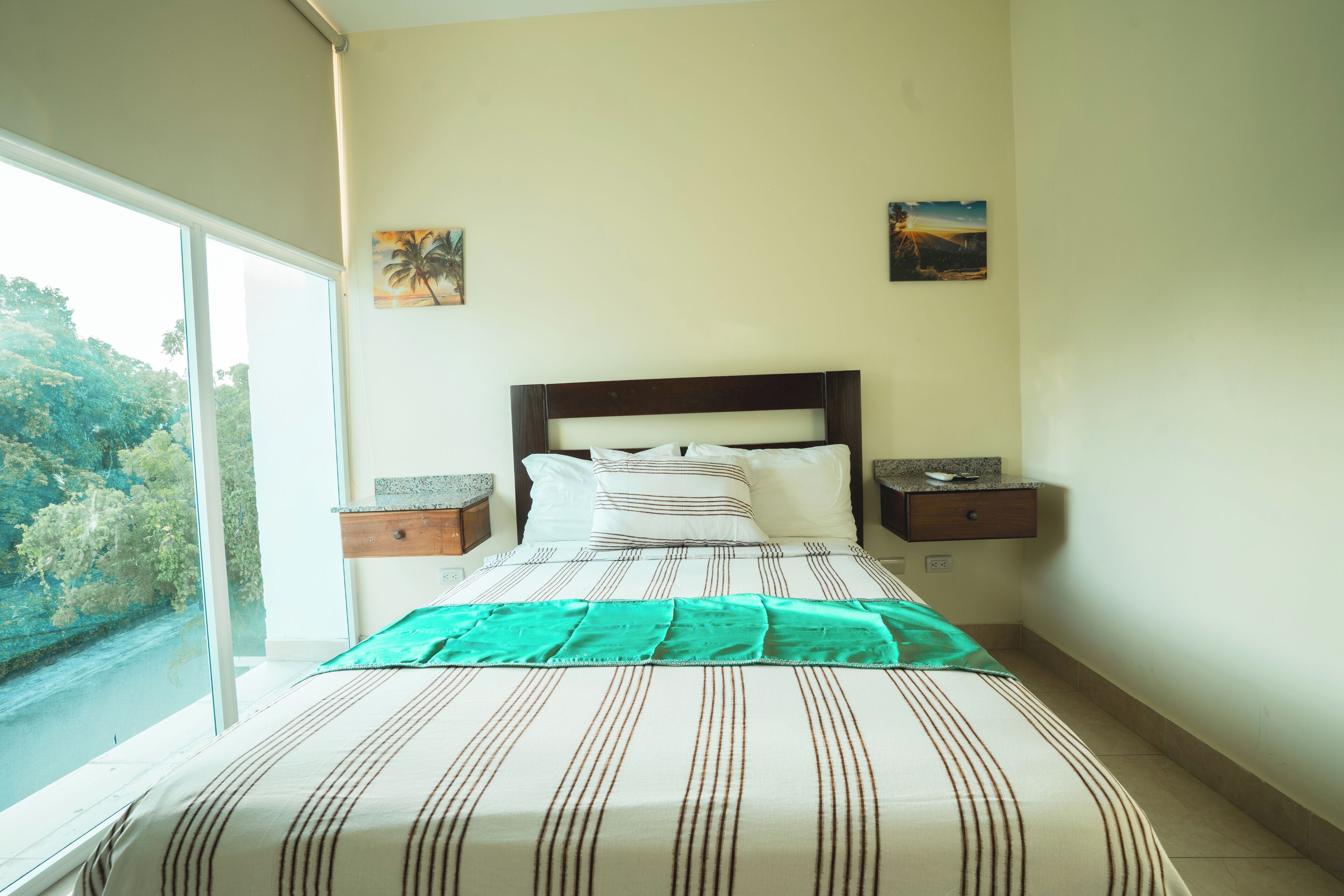 single room | in-room safe, desk, laptop workspace, blackout curtains