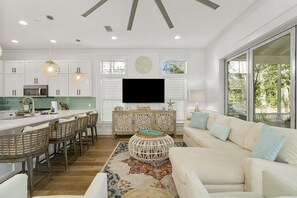House, 3 Bedrooms (Mermaids Grotto) | Living area | TV