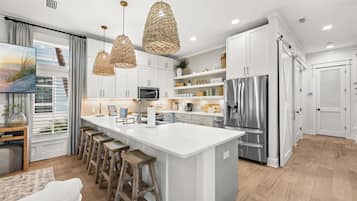 Refrigerador, microondas, horno, placa de cocina