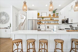 House, 4 Bedrooms, Resort View (Georgia Peach at the Beach) | Private kitchen | Fridge, microwave, oven, stovetop