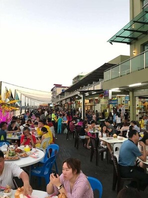 Tempat makan outdoor