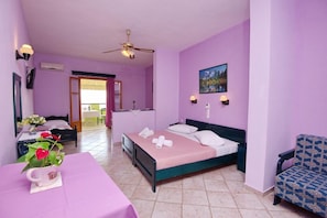 Room - Haravgi (Alonissos)