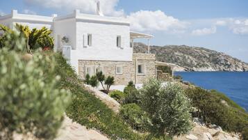 Vila, 2 quartos | Escrivaninha, ferros/tábuas de passar roupa, Wi-Fi de cortesia