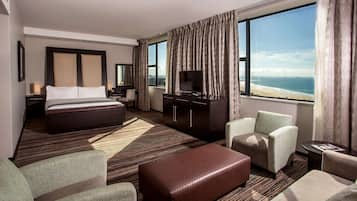 Suite | In-room safe, desk, laptop workspace, blackout drapes