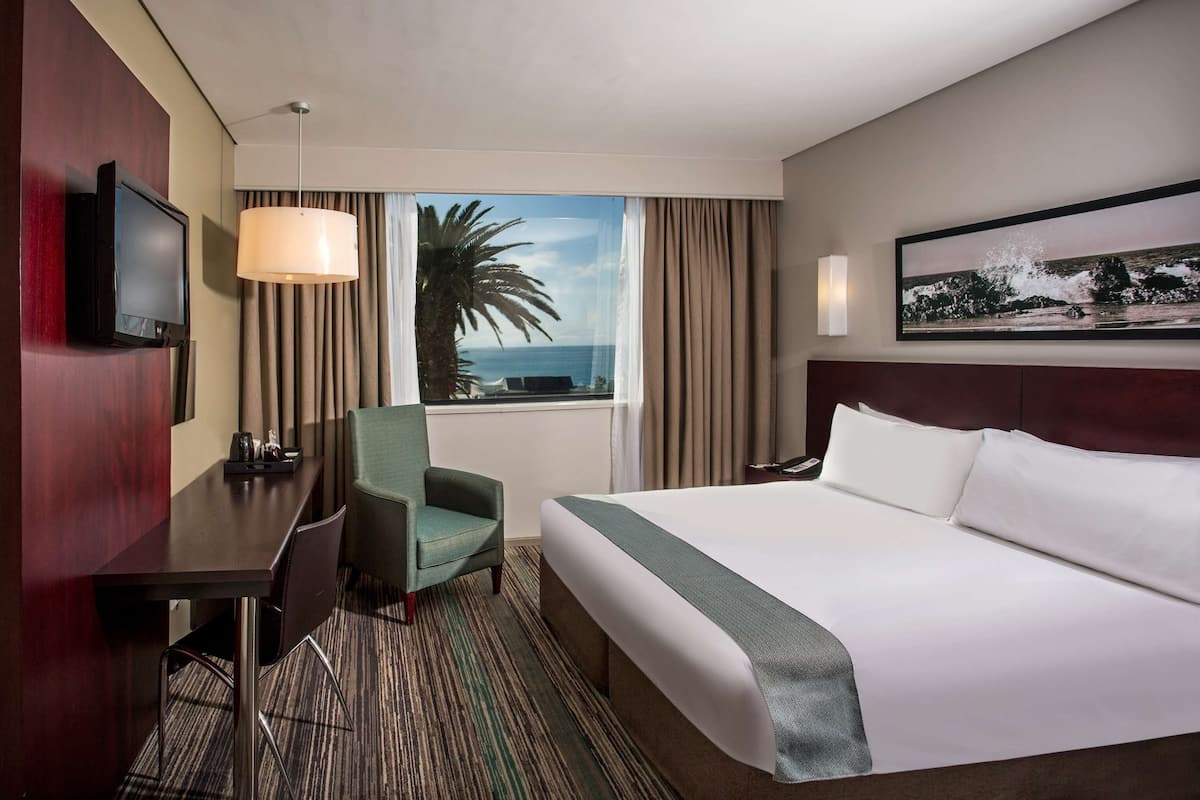 Caja de seguridad en la habitación y escritorio