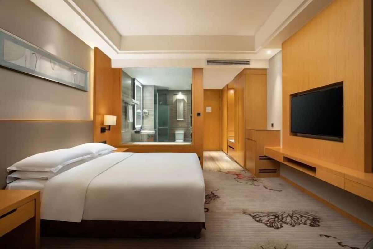 Minibar, caja fuerte, escritorio y sistema de insonorización