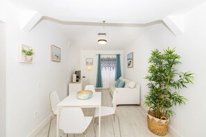 Habitación Confort, 1 cama Queen size | Servicio a la habitación