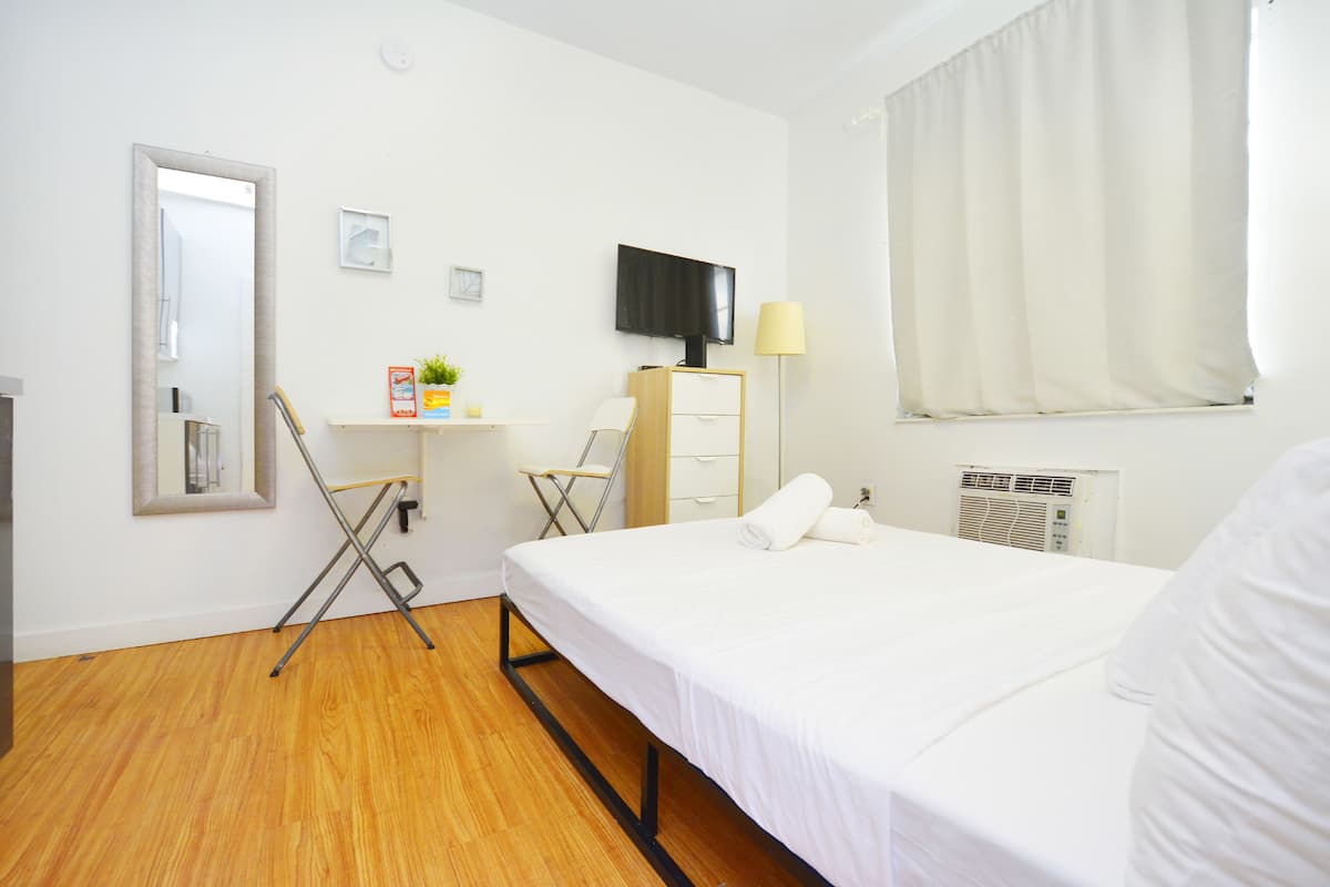 Comfort Studio, 1 Queen Bed, Kitchenette, Beachfront