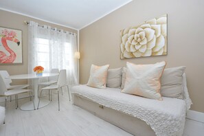 Comfort Room, 1 Queen Bed | Living area - 335 Ocean Walk Apartments (Miami Beach)