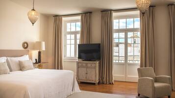 Egyptian cotton sheets, premium bedding, minibar, in-room safe
