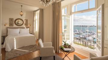 Egyptian cotton sheets, premium bedding, minibar, in-room safe