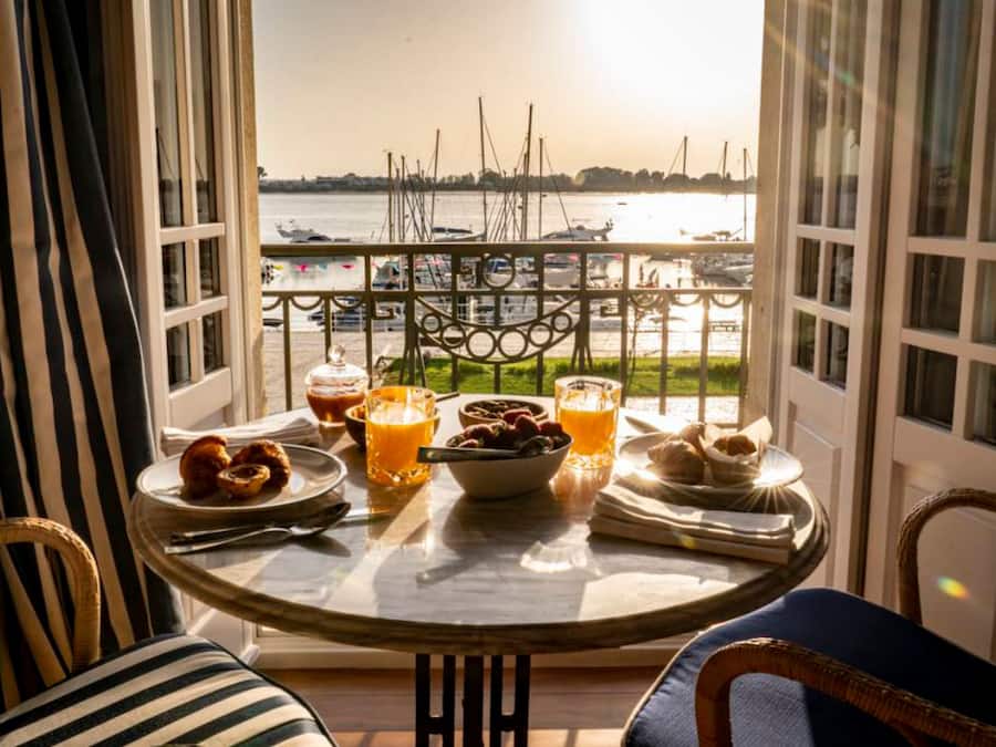 Daily buffet breakfast for a fee