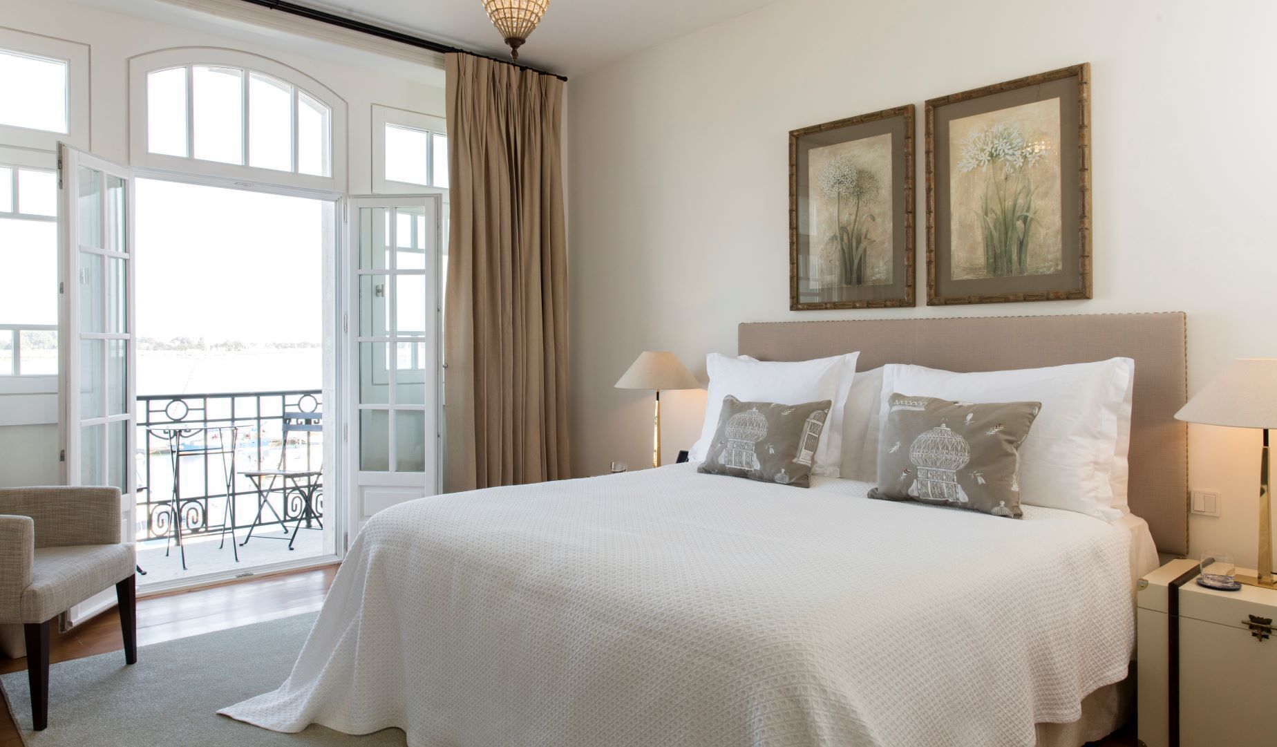 Egyptiska bomullslakan, sängtillbehör av högsta kvalitet och minibar