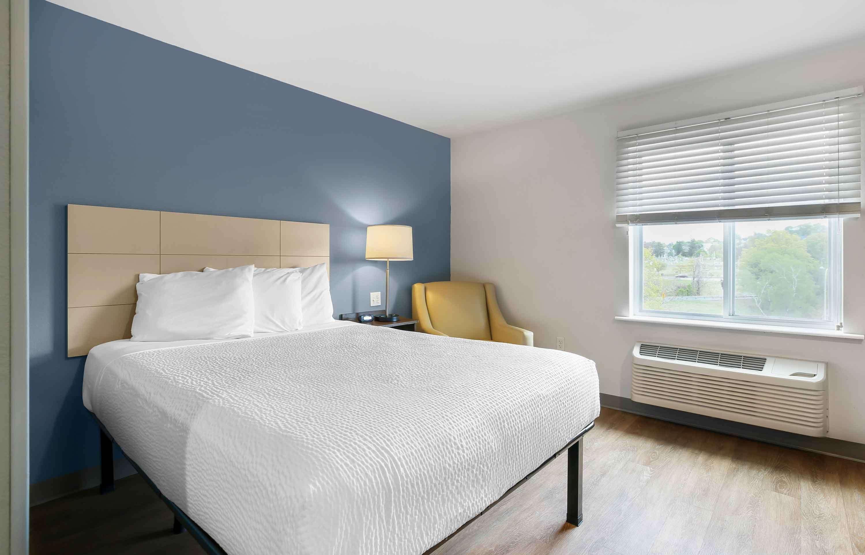 Desk, laptop workspace, iron/ironing board, free WiFi