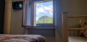 Minibar, desk, soundproofing, free cots/infant beds