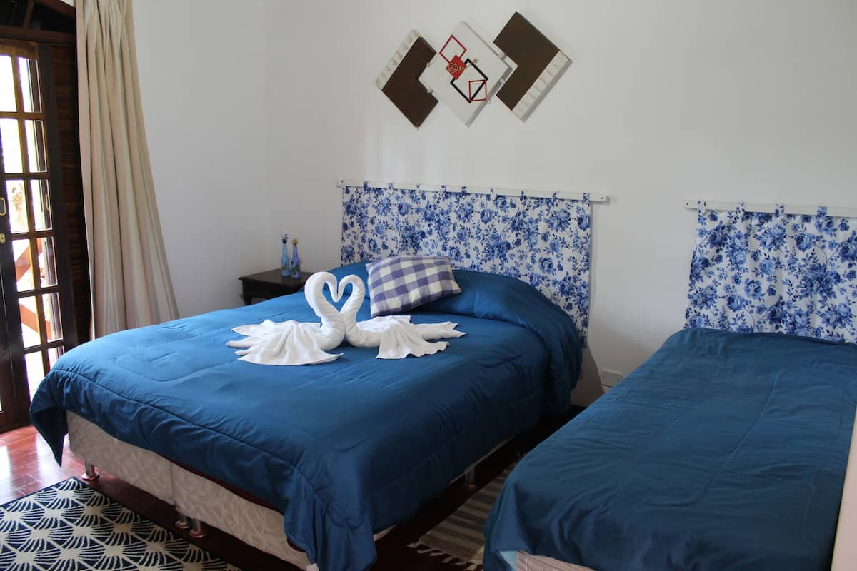 Standard Double Room (Sem Aquecimento) | Minibar, iron/ironing board, free WiFi, bed sheets