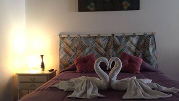 Doppia Standard (Sem Aquecimento) | Minibar, ferro/asse da stiro, Wi-Fi gratuito, lenzuola