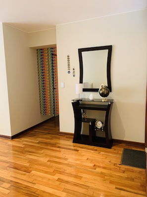 华丽公寓, 2 间卧室, 无障碍 | 客厅 | 平板电视