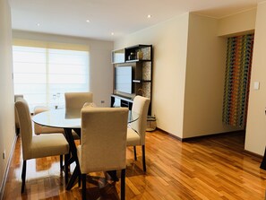 华丽公寓, 2 间卧室, 无障碍 | 客厅 | 平板电视