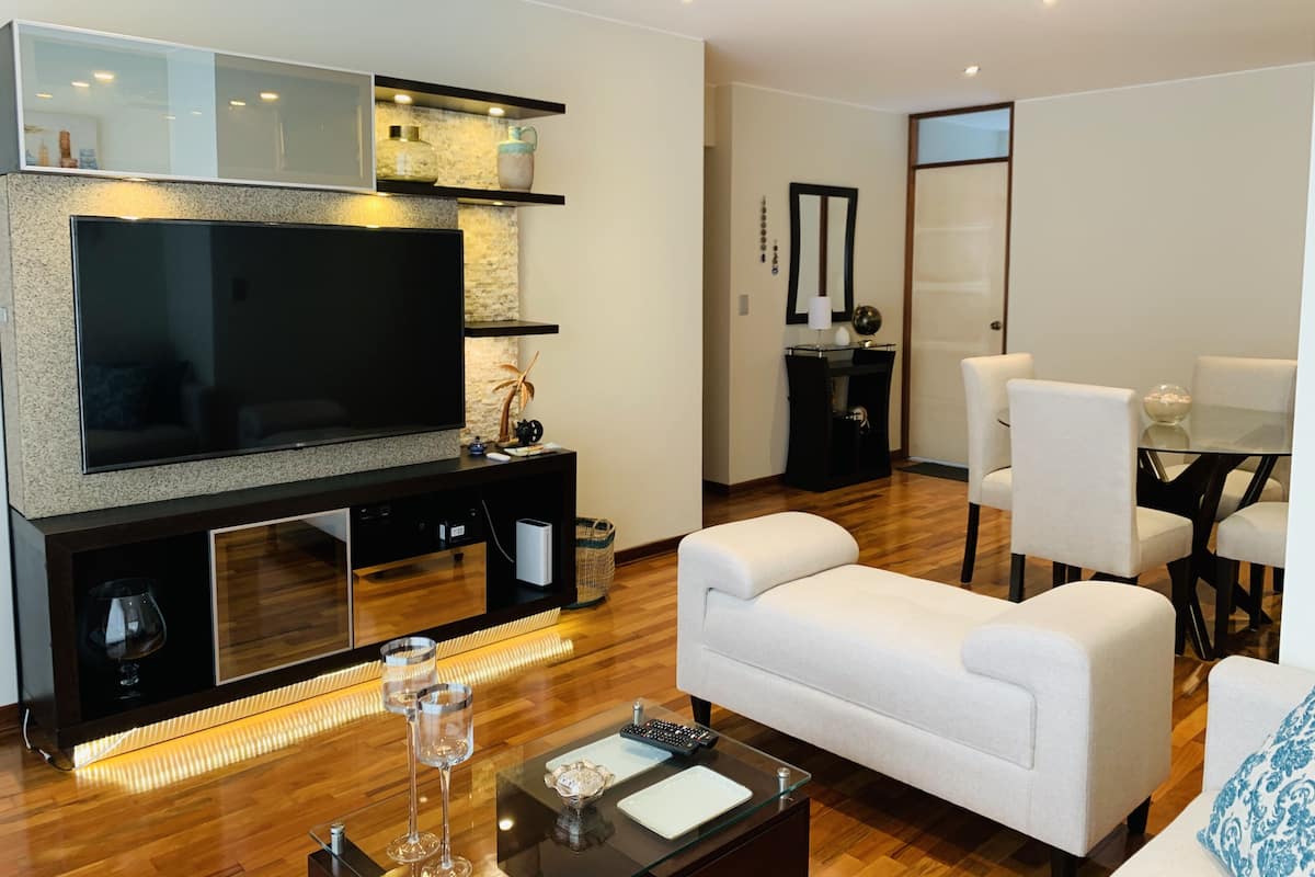 华丽公寓, 2 间卧室, 无障碍 | 客厅 | 平板电视