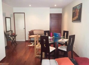 In-room dining - Private Bedroom in great Flat Miraflores (Lima)
