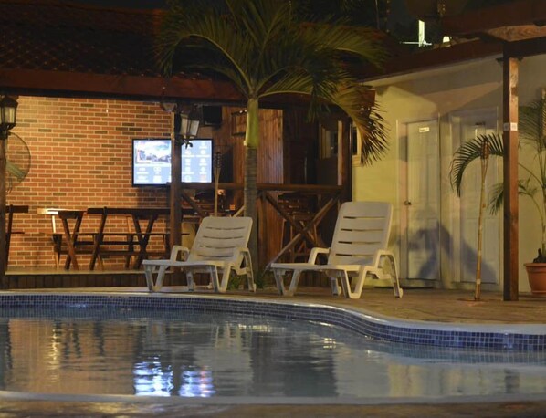 Outdoor pool - TRAVEL SUITES (San Pedro Sula)
