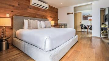 Suite estudio Confort, 1 cama King size, Terraza, vista a la ciudad | Ropa de cama de alta calidad, edredón, camas Select Comfort y minibar