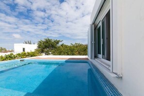 Condo exclusivo, 3 habitaciones, alberca privada, vista parcial al océano | Servicios de la habitación