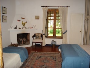 Double Room | 1 bedroom, iron/ironing board, rollaway beds, bed sheets