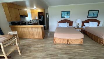 Single Room, 2 Queen Beds, Kitchen | Individually decorated, individually furnished, desk, laptop workspace