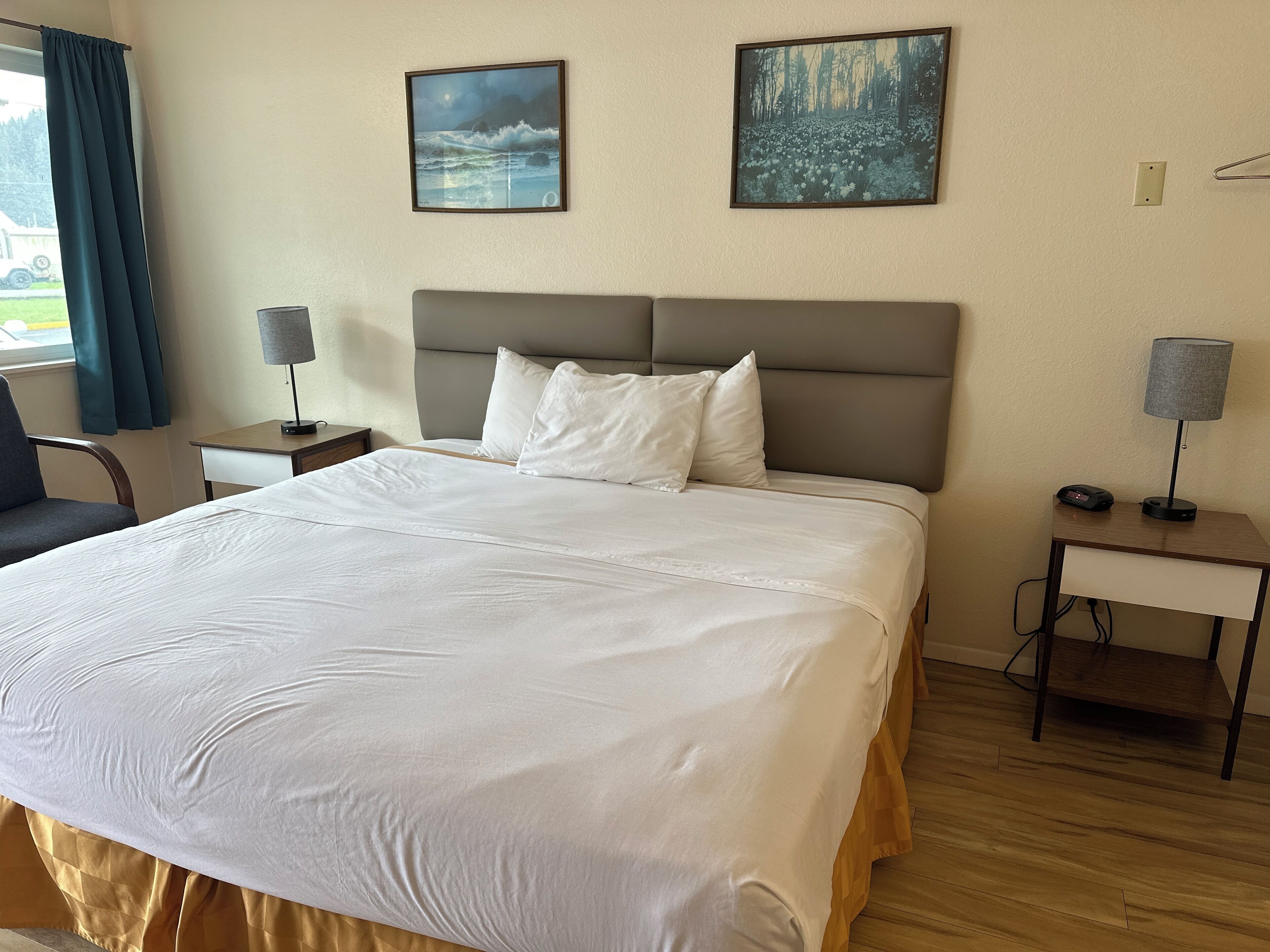 Chambre, 1 très grand lit, non-fumeur, cuisine | Décor unique, ameublement unique, bureau