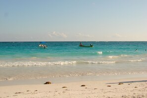 Beach nearby, white sand, beach towels - Condo Pacifico by Playa Paradise (Playa del Carmen)