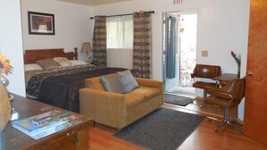 Deluxe Double Room, 2 Queen Beds, Private Bathroom, Hill View - Yosemite Paradise Inn (Coulterville)