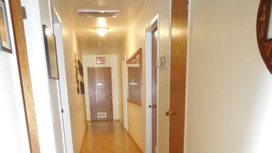Hallway - Yosemite Paradise Inn (Coulterville)